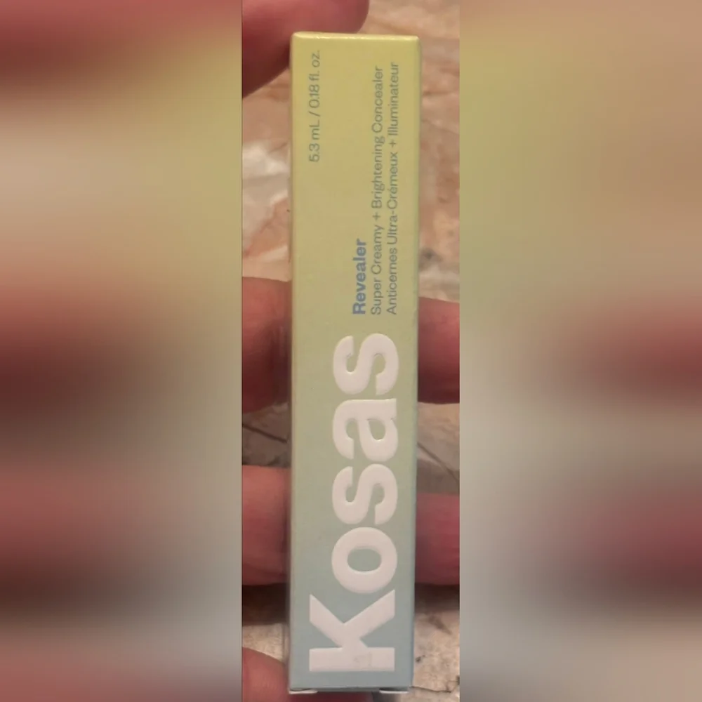 Kosas Revealer ConcealerSuper Creamy + Brightening Concealer Tone 02 W